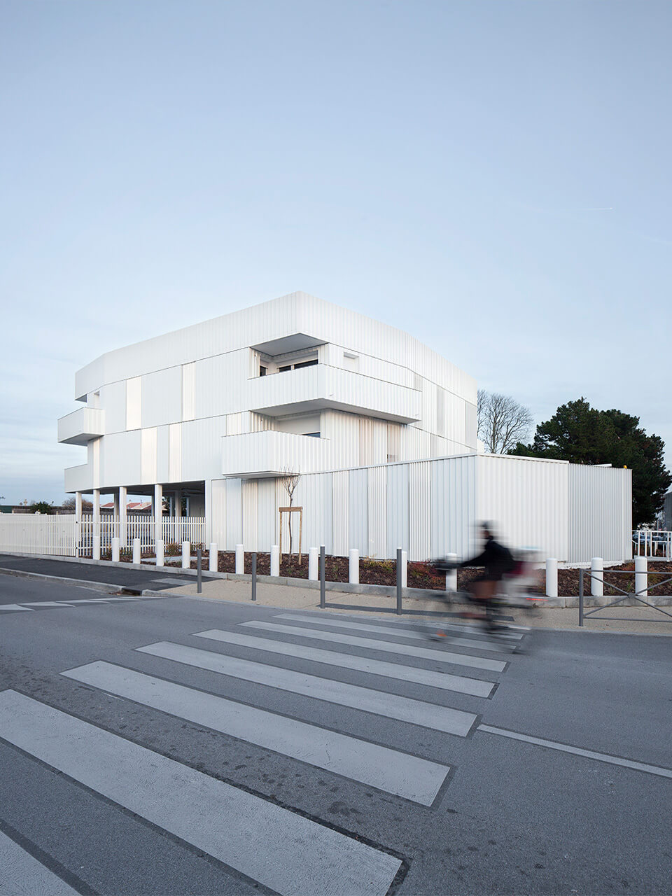 MORE-Architecture-Accueil-Bureaux-Logements-Lormont-POL_1