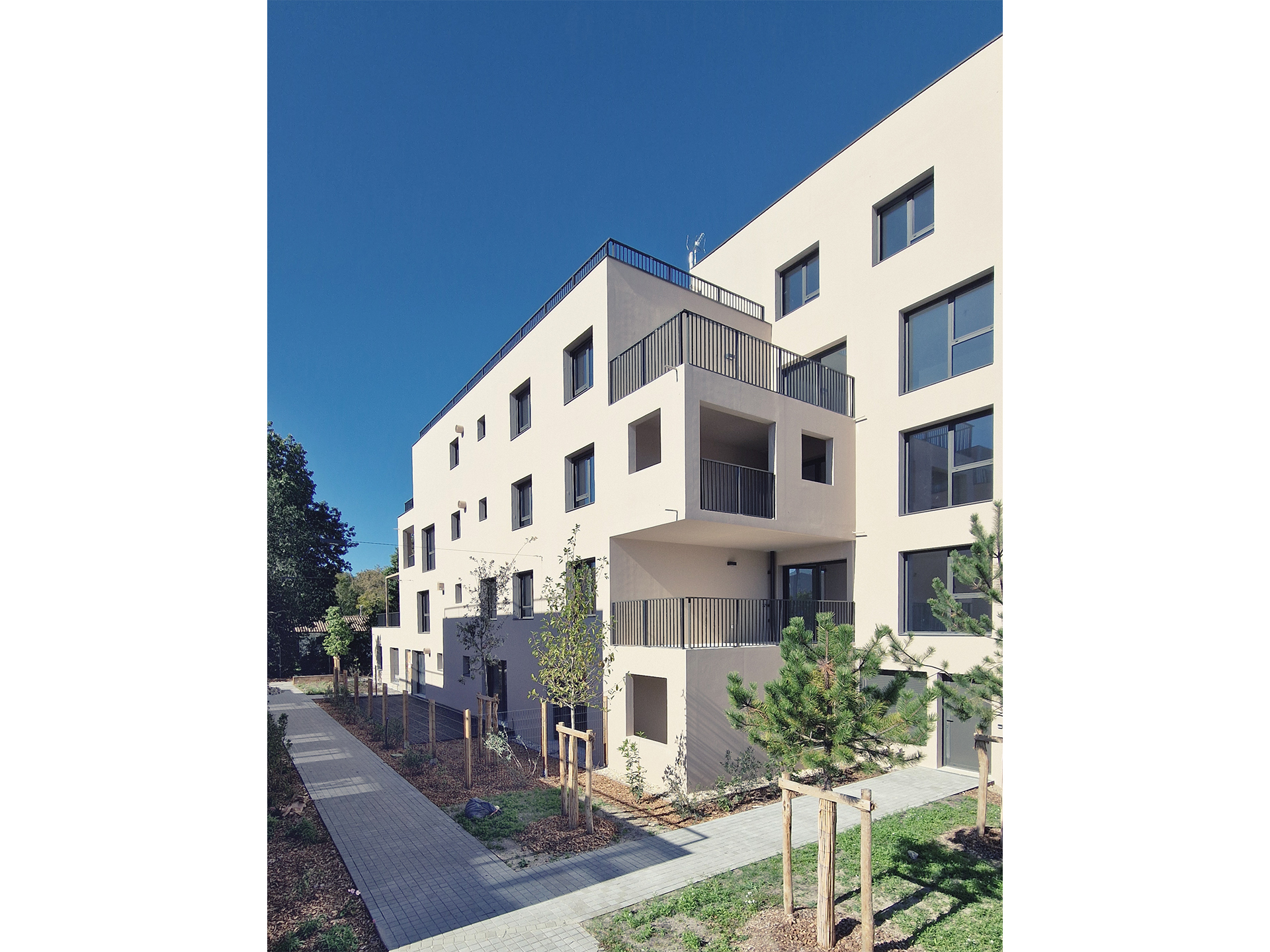 MORE-Architecture-Projet-Logement-Bureaux-Cafe-Residence-Hoteliere-Pessac-HLE_12