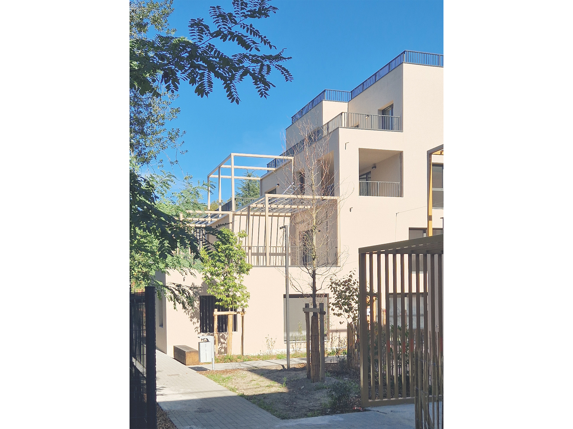 MORE-Architecture-Projet-Logement-Bureaux-Cafe-Residence-Hoteliere-Pessac-HLE_16