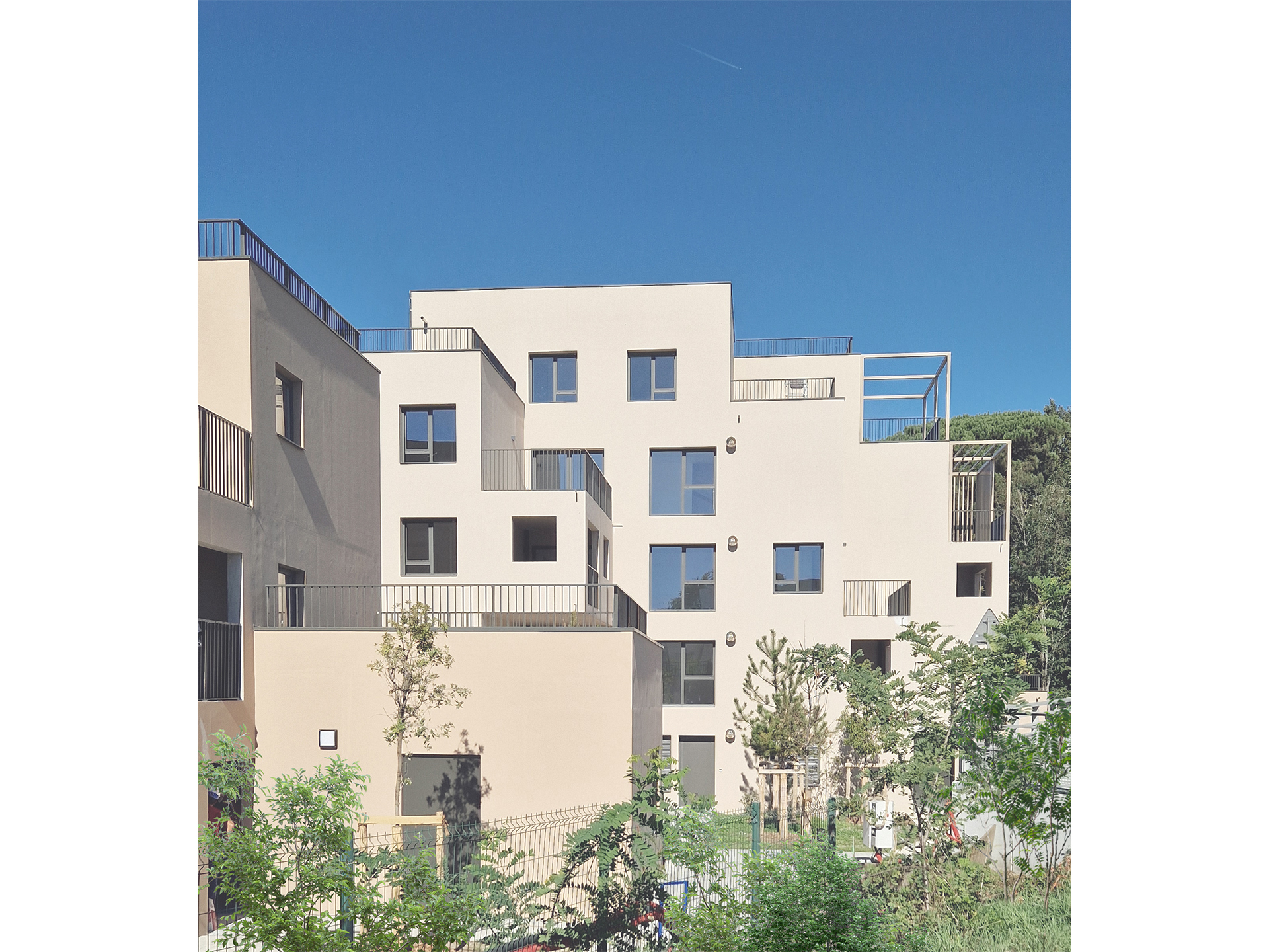 MORE-Architecture-Projet-Logement-Bureaux-Cafe-Residence-Hoteliere-Pessac-HLE_18